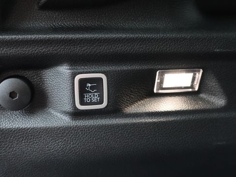Used 2021 Jeep Grand Cherokee L Limited AWD/4WD image 8