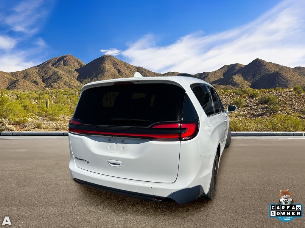 Used 2021 Chrysler Pacifica Touring-L w/ Uconnect Theater Family Group FWD image 4
