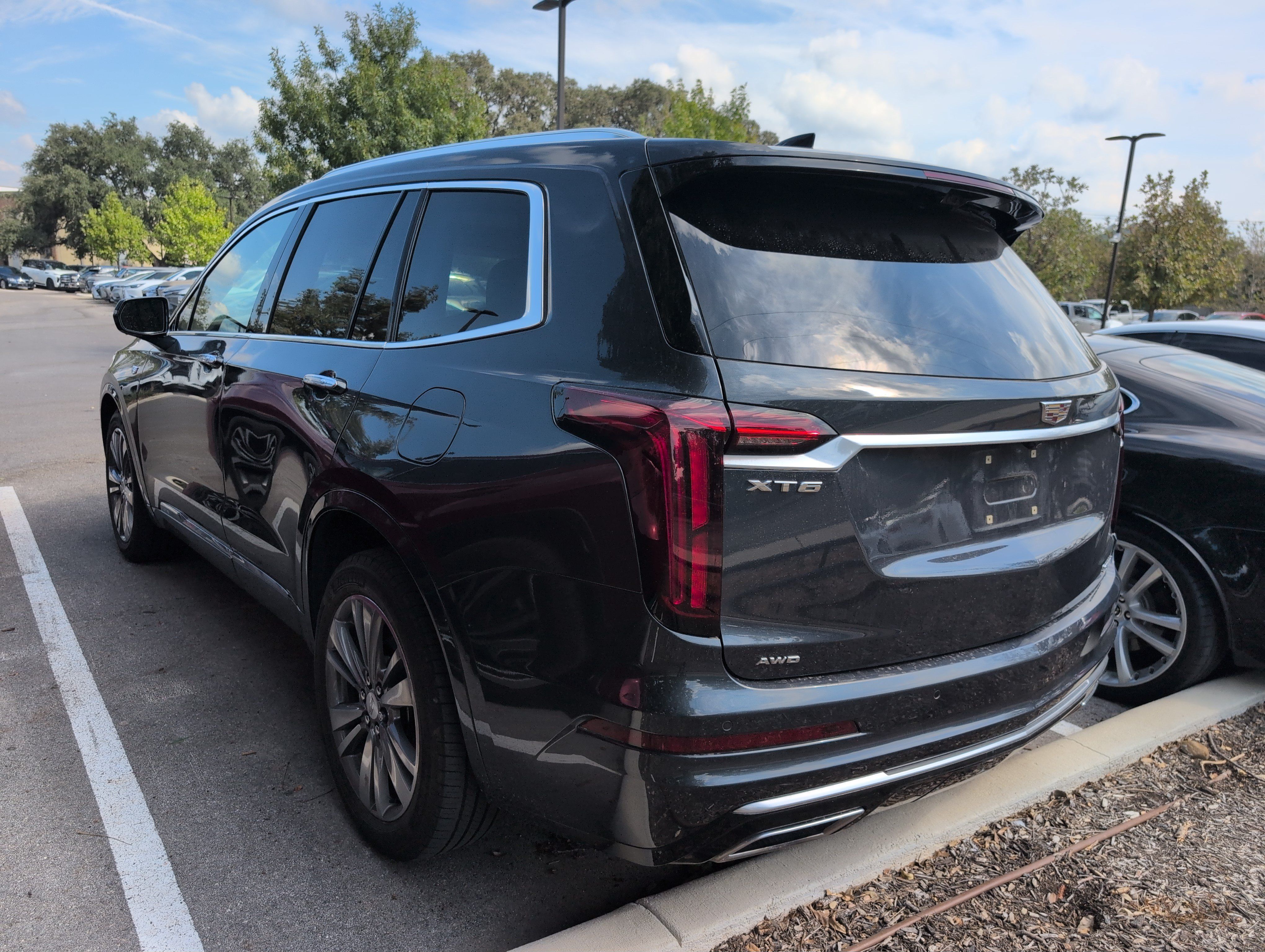 Used 2021 Cadillac XT6 Premium Luxury w/ Platinum Package AWD/4WD image 4