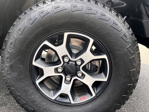 Used 2021 Jeep Wrangler Unlimited Rubicon w/ Cold Weather Group AWD/4WD image 13
