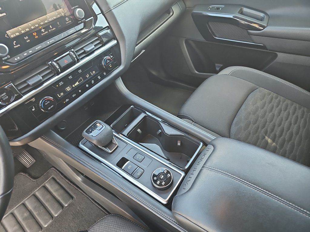 Used 2025 Nissan Pathfinder SV AWD/4WD image 23