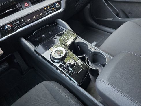 New 2025 Kia Sportage LX image 9