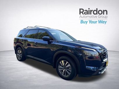 Used 2023 Nissan Pathfinder SL w/ Lighting Package (N92)