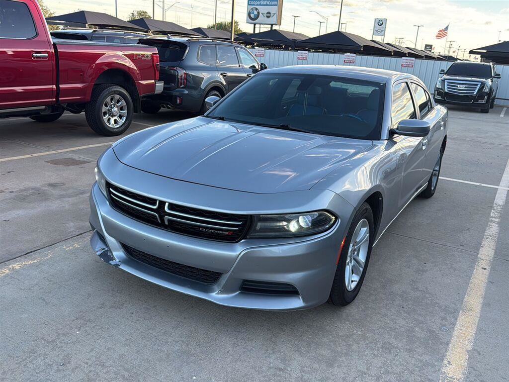 Used 2017 Dodge Charger SE RWD image 2