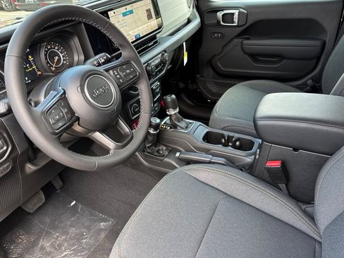 New 2025 Jeep Gladiator Willys image 9
