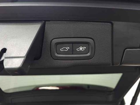 Used 2025 Volvo XC60 B5 Core w/ Protection Package Premier image 10