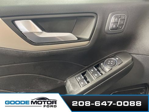 Used 2022 Ford Escape SEL w/ Technology Package AWD/4WD image 9