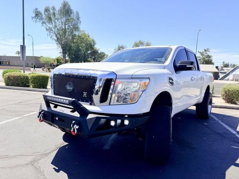 Used 2017 Nissan Titan SV RWD image 4
