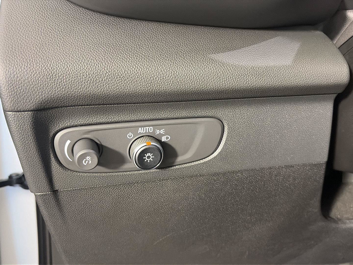 Used 2023 Buick Envision Essence w/ Sport Touring Package AWD/4WD image 12