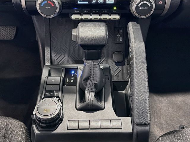 Used 2025 Toyota 4Runner SR5 AWD/4WD image 15