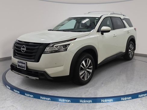Used 2023 Nissan Pathfinder SL w/ Black Appearance Package AWD/4WD image 1