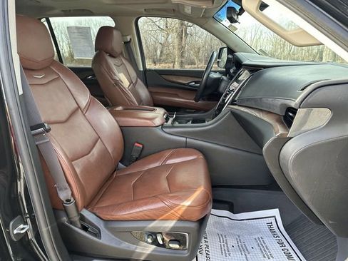 Used 2017 Cadillac Escalade Premium Luxury image 29