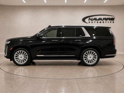 Used 2023 Cadillac Escalade Premium Luxury w/ LPO, Floor Liner Package AWD/4WD image 4