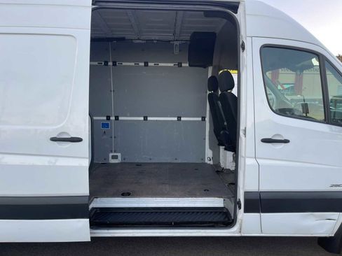 Used 2015 Freightliner Sprinter 2500 image 12