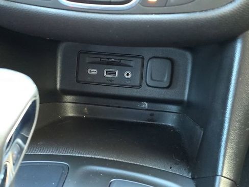 Used 2022 Chevrolet Equinox RS w/ RS Leather Package image 39