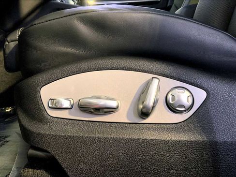 Certified 2025 Porsche Macan image 39