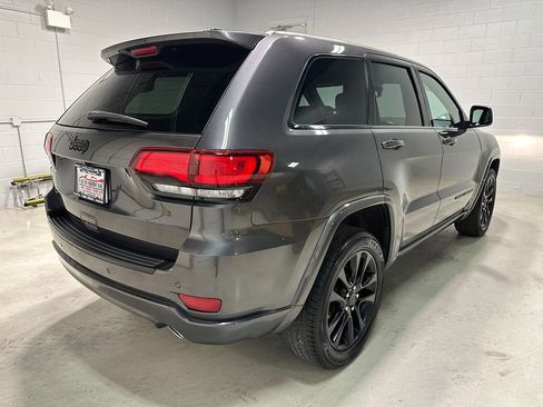 Used 2018 Jeep Grand Cherokee Altitude AWD/4WD image 6