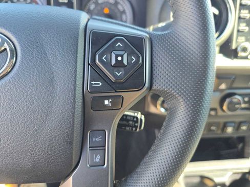 Used 2022 Toyota Tacoma TRD Sport image 29