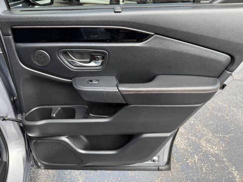 Used 2025 Honda Pilot TrailSport image 28