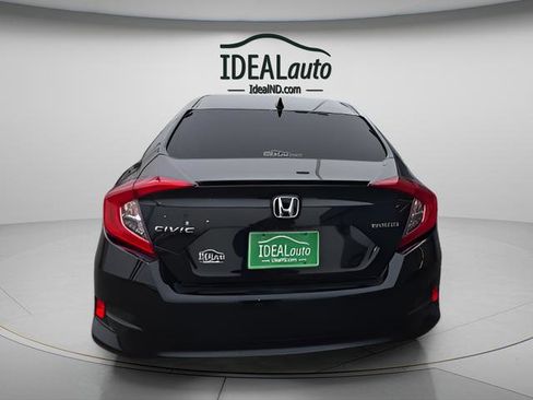 Used 2018 Honda Civic Touring image 7