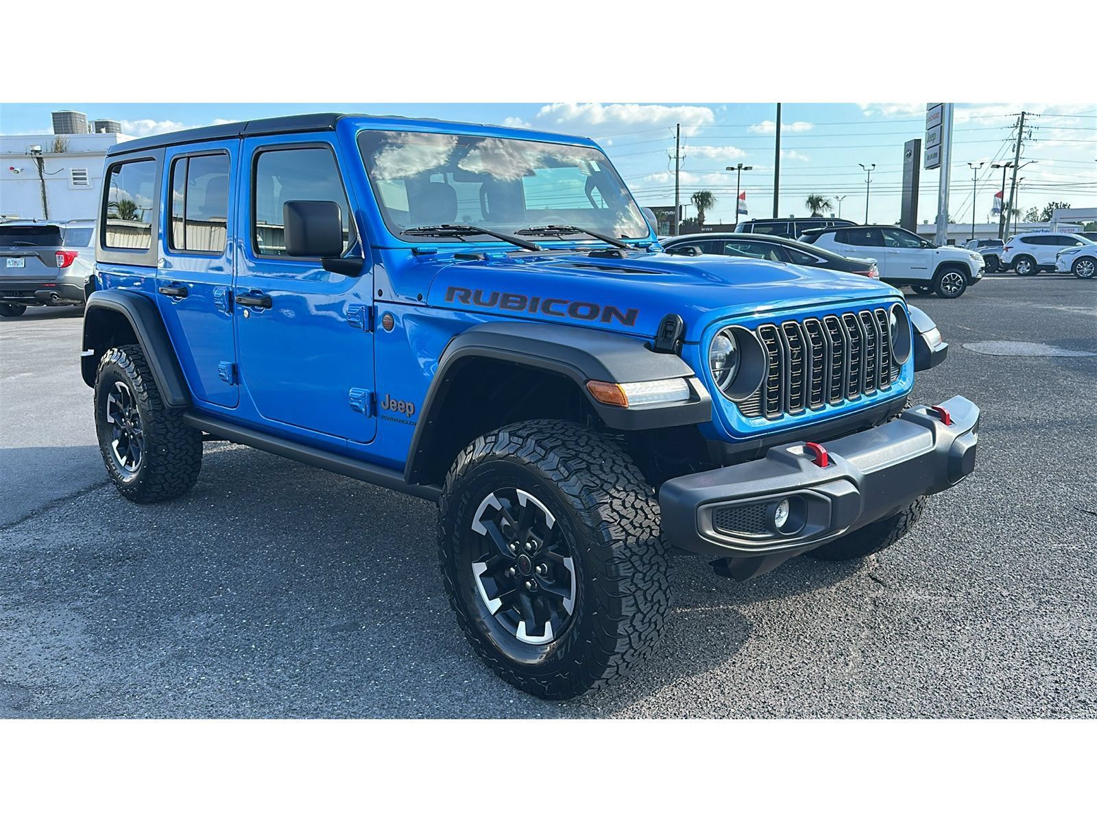 Used 2025 Jeep Wrangler Unlimited Rubicon w/ Convenience Group AWD/4WD image 8