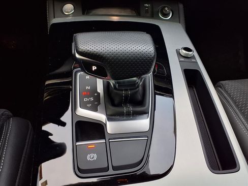 Used 2023 Audi Q5 e Premium Plus w/ Premium Plus Package image 24