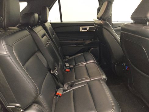 Used 2020 Ford Explorer XLT w/ Equipment Group 202A AWD/4WD image 19