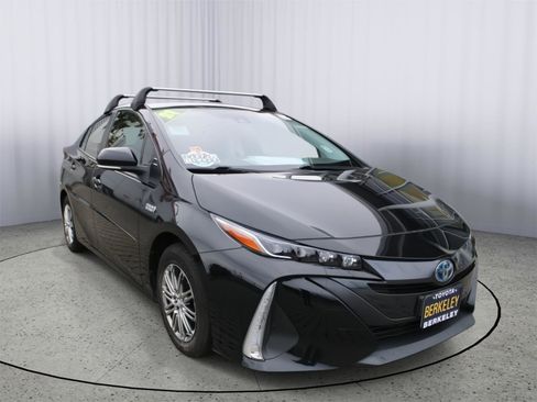 Used 2021 Toyota Prius Prime LE image 1
