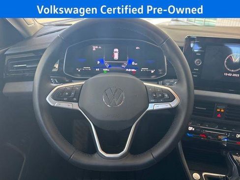 Used 2025 Volkswagen Jetta SE w/ Sunroof Package FWD image 18