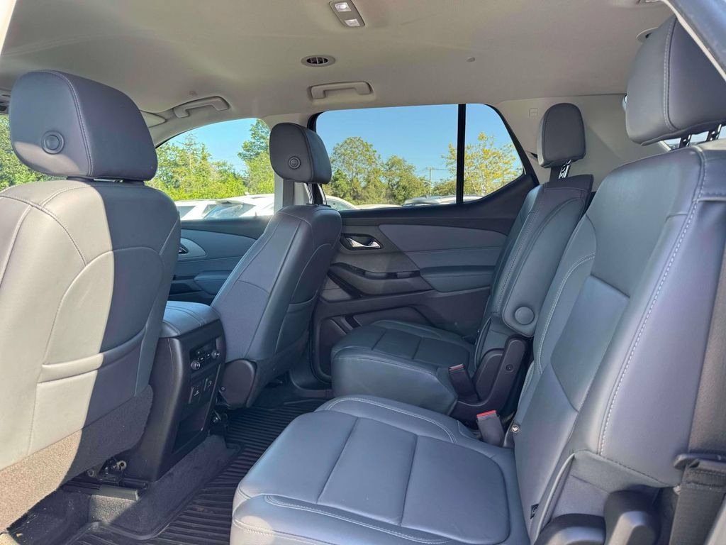 Used 2020 Chevrolet Traverse LT w/ LT Premium Package AWD/4WD image 14