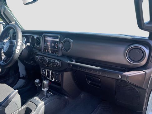 Used 2023 Jeep Wrangler Unlimited w/ Cold Weather Group AWD/4WD image 32