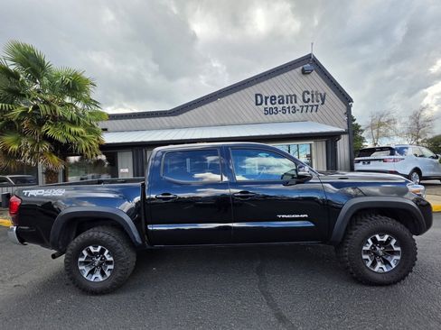 Used 2019 Toyota Tacoma TRD Off-Road AWD/4WD image 6