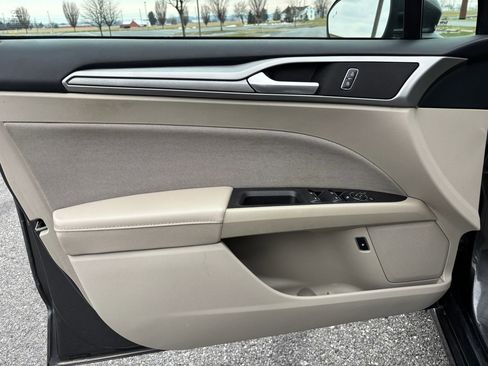 Used 2020 Ford Fusion SE image 16