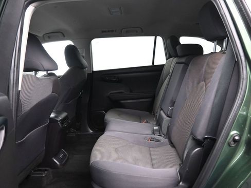 Used 2023 Toyota Highlander L image 29