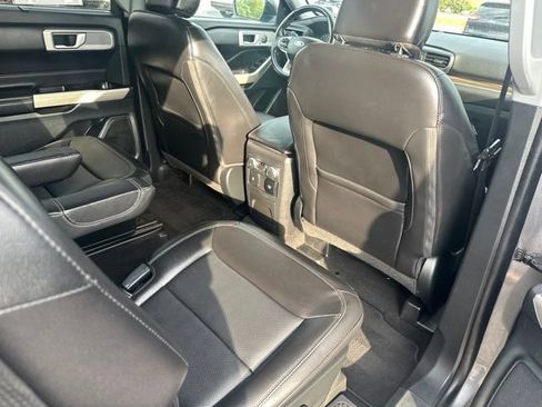 Used 2022 Ford Explorer Limited w/ Equipment Group 301A AWD/4WD image 20