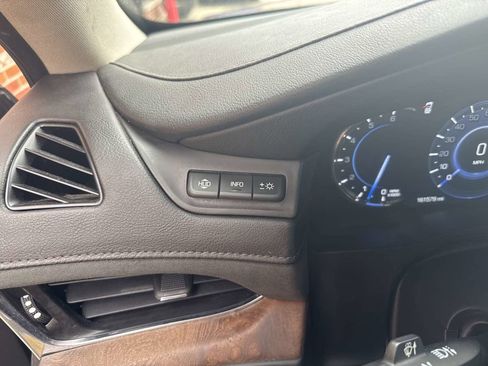 Used 2016 Cadillac Escalade Premium image 16