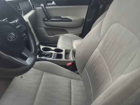 Used 2020 Kia Sportage LX image 8