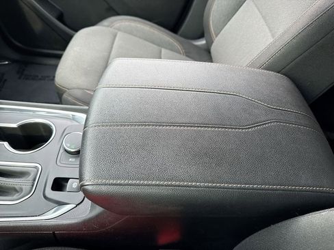 Used 2020 Chevrolet Traverse LT image 21