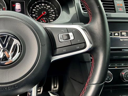 Used 2016 Volkswagen GTI SE image 9