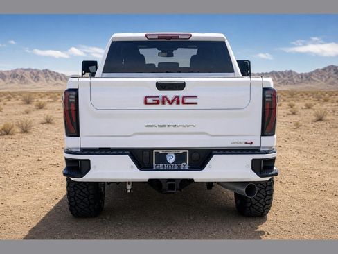 Used 2025 GMC Sierra 2500 AT4 AWD/4WD image 7