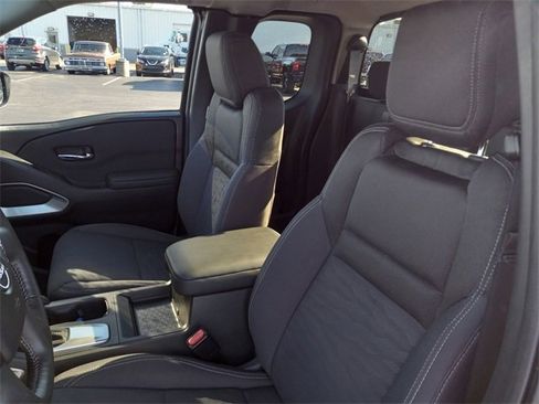 Used 2024 Nissan Frontier SV w/ SV Convenience Package image 11