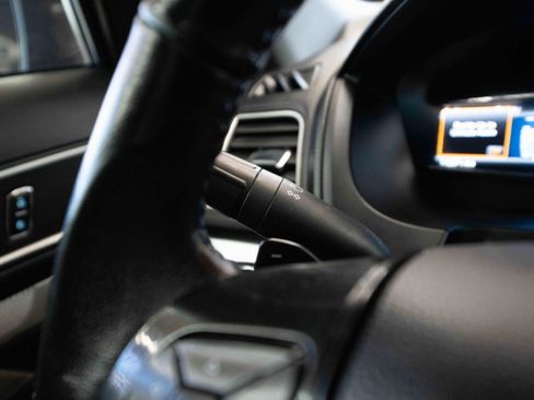 Used 2017 Ford Explorer XLT w/ Equipment Group 202A image 13