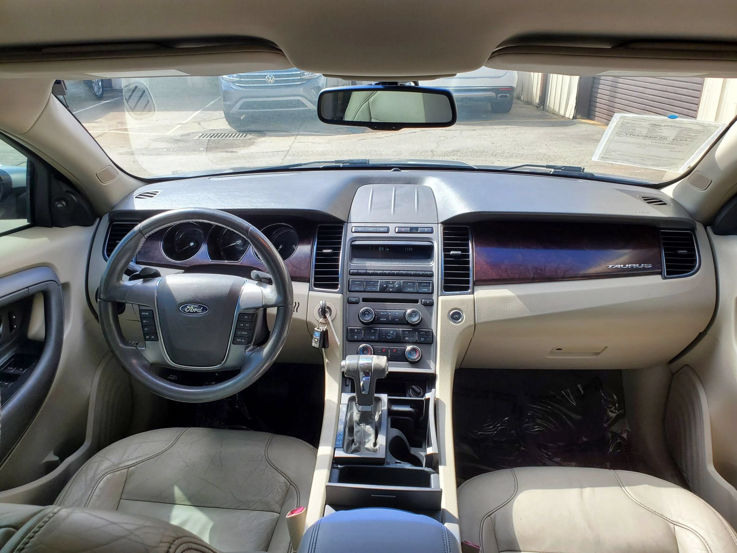 Used 2010 Ford Taurus SEL FWD image 33