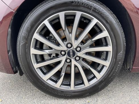 Used 2017 Lincoln Continental Select image 34