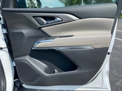 New 2026 Chevrolet Traverse LT w/ Sun and Wheel Package AWD/4WD image 9