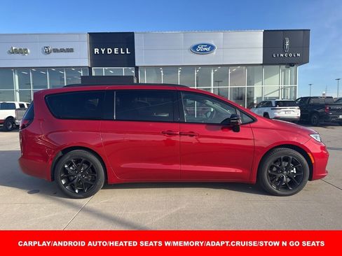 New 2026 Chrysler Pacifica Select w/ S Appearance Package FWD image 2