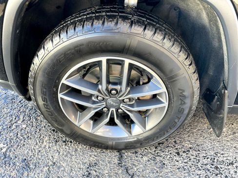 Used 2017 Jeep Grand Cherokee Limited image 14