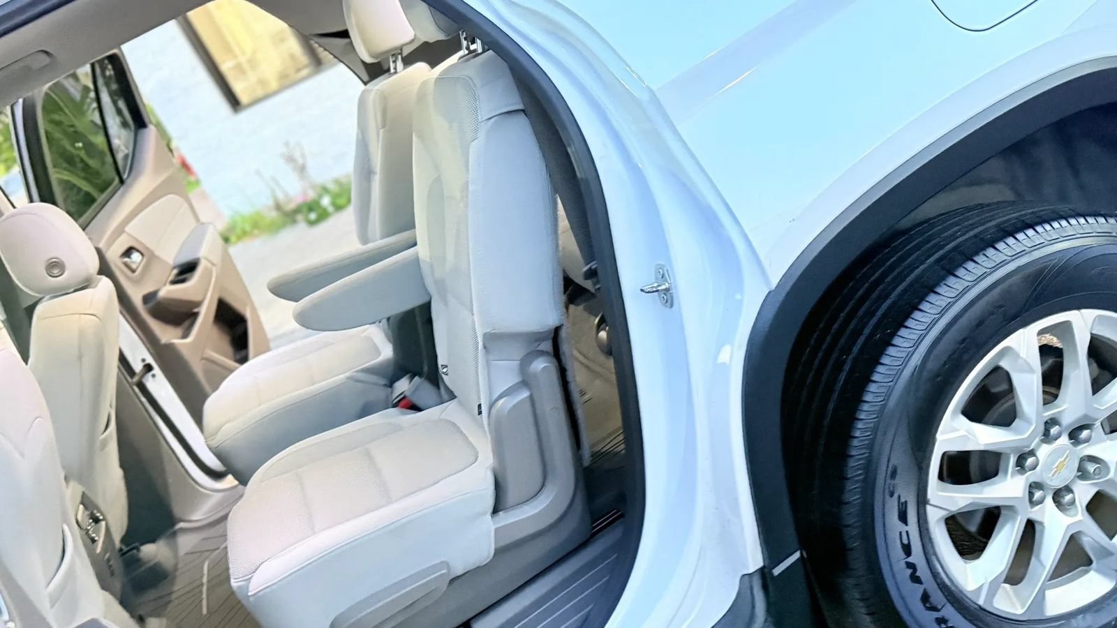 Used 2020 Chevrolet Traverse LT FWD image 17
