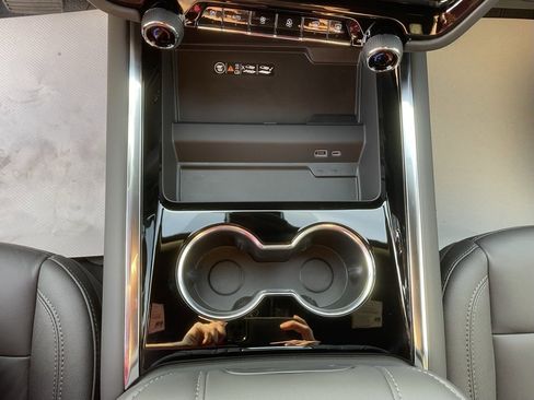 New 2026 Chevrolet Suburban LT w/ Comfort Package image 19