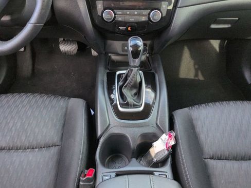 Used 2020 Nissan Rogue SV image 18